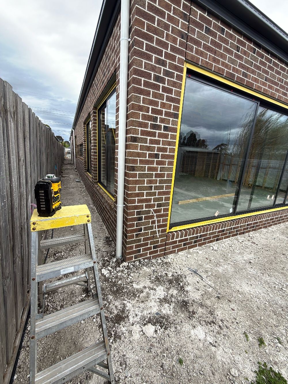 Brick courses running out of level beyond the allowed tolerance, found during a defect investigation inspection in Reservoir